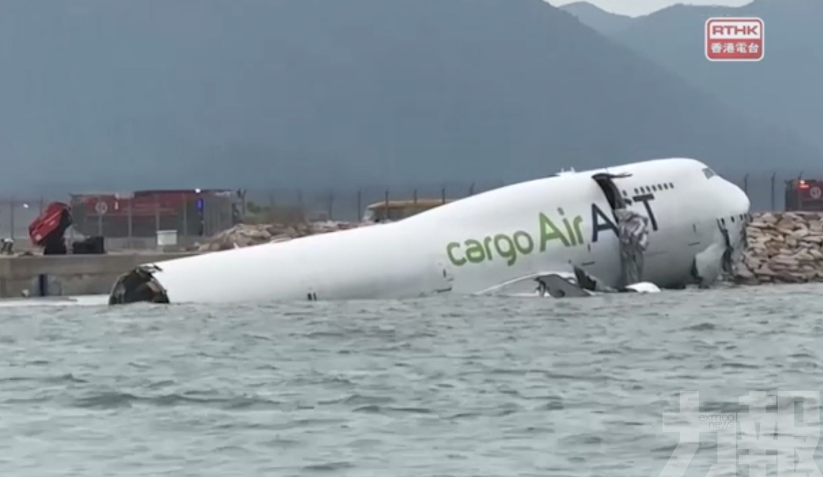 巡邏車被撞落海兩人死亡
