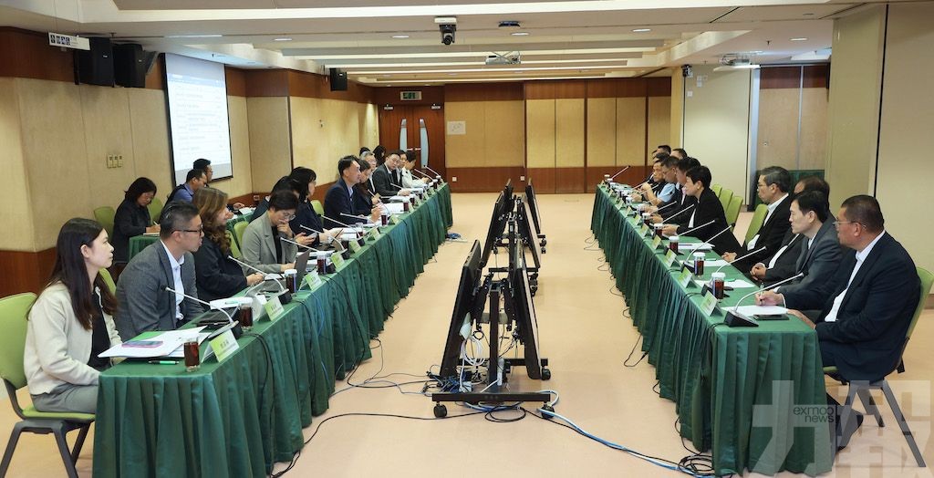 教青局與教育界代表商討措施
