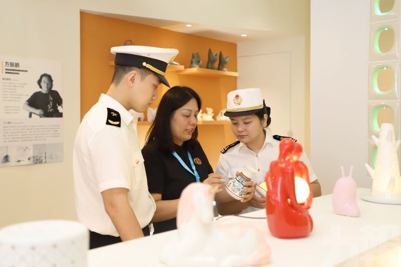 海關燈博會現場助企護航品牌出海 海關燈博會現場助企護航品牌出海
