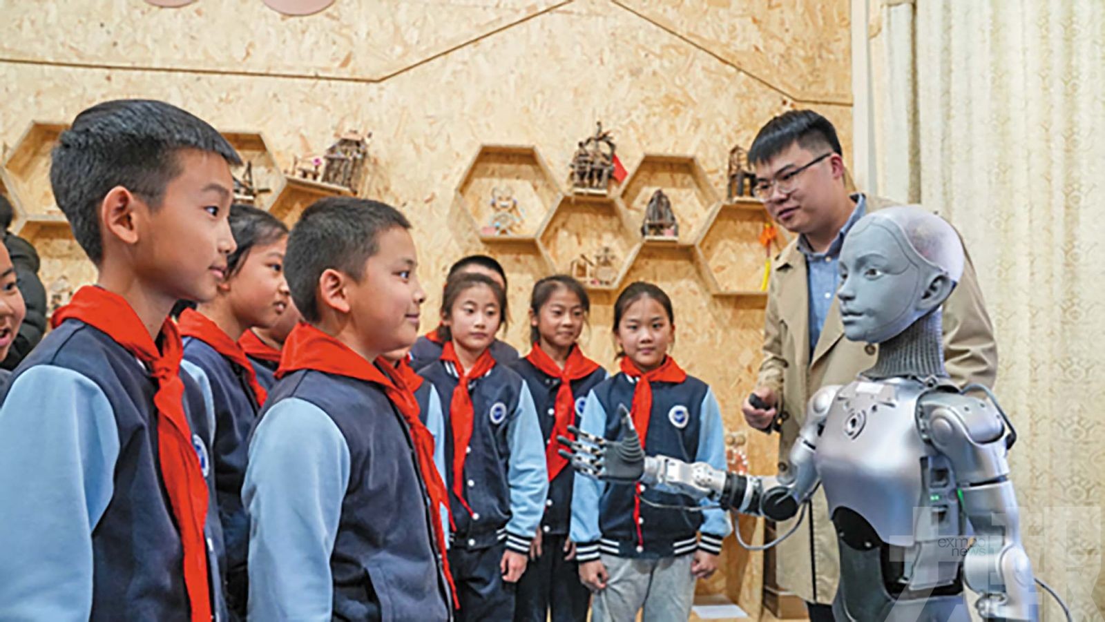 亮相合肥小學授課