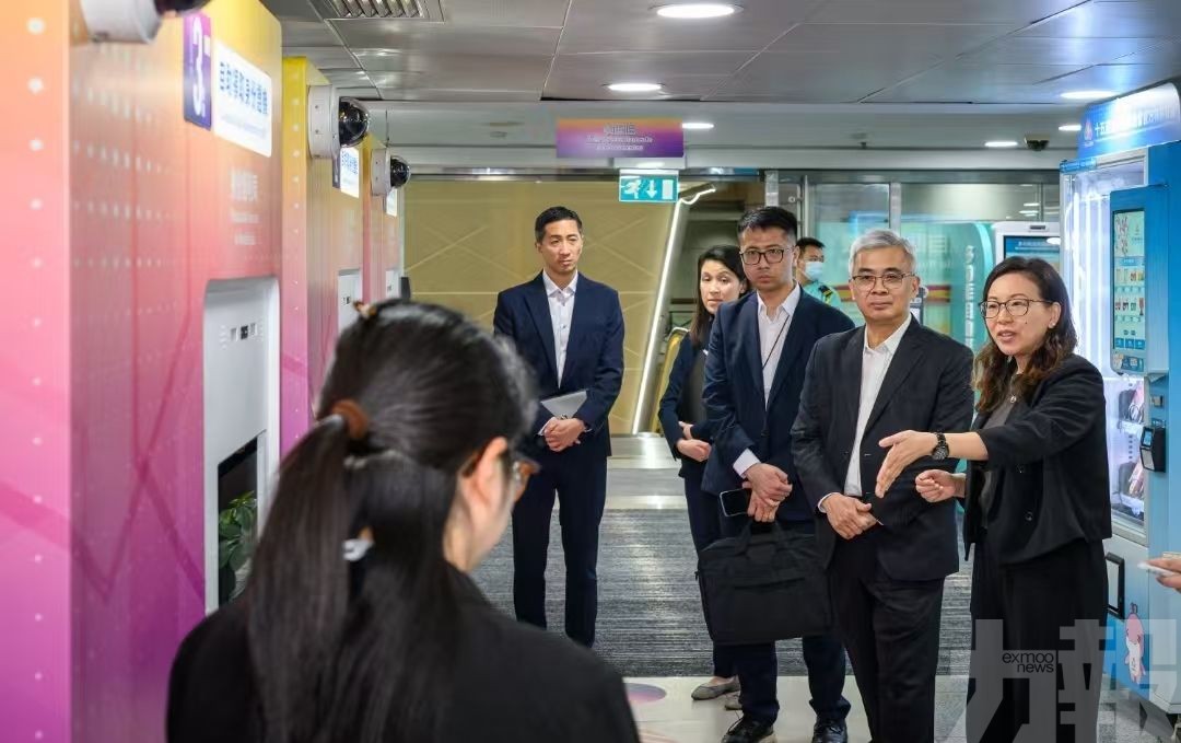 強調改革創新 踐行服務為民理念 強調改革創新 踐行服務為民理念