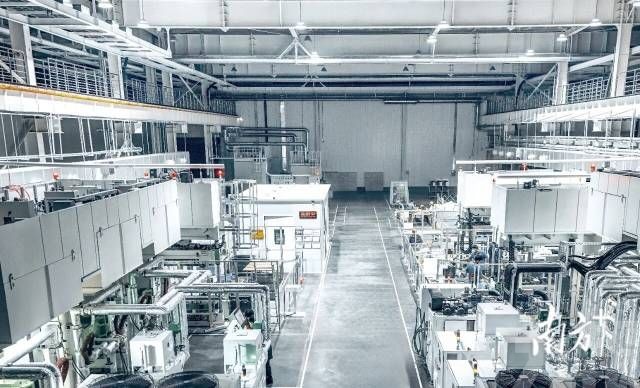 首台「陸地航母」試產下線