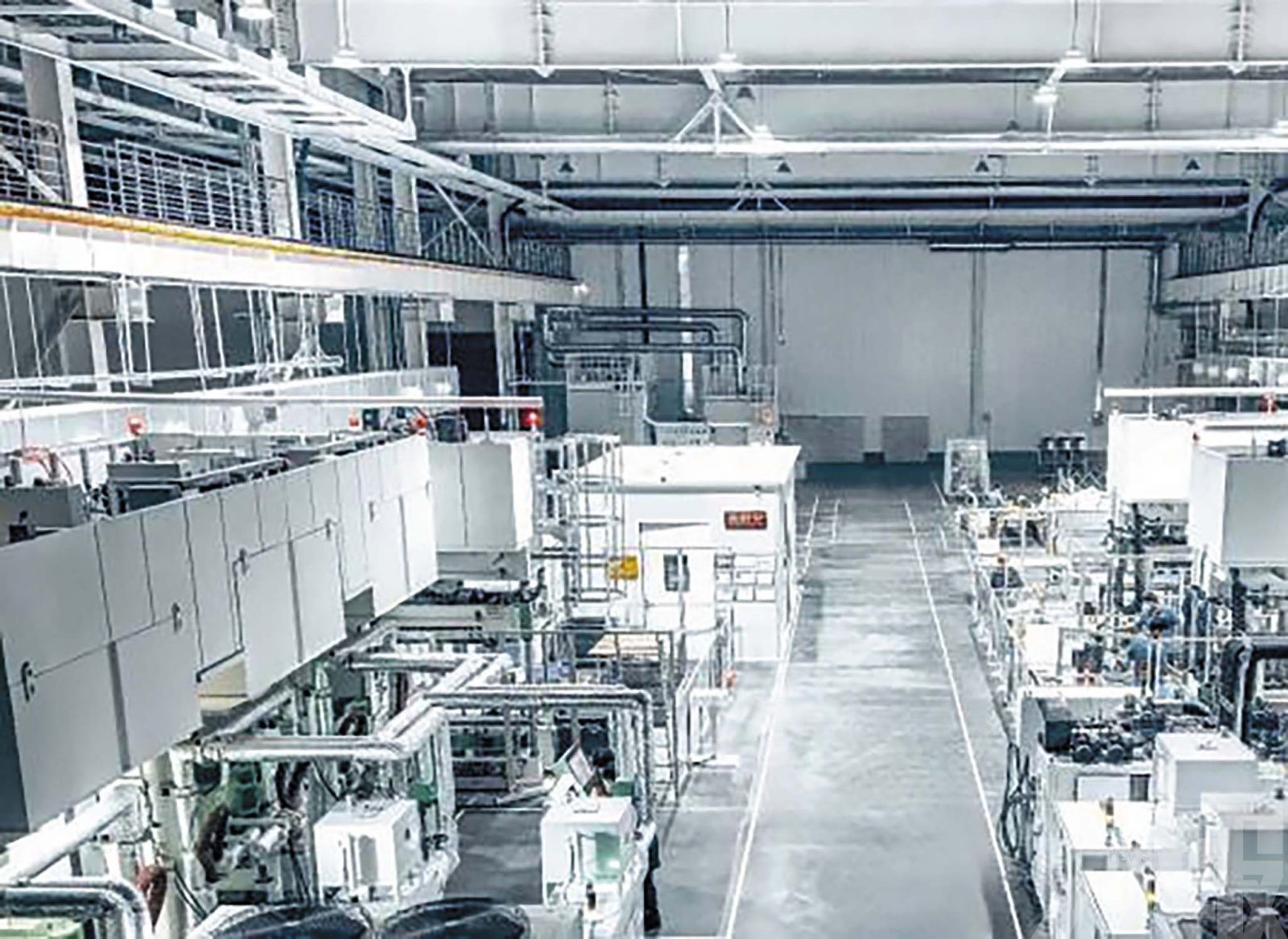 首台「陸地航母」試產下線