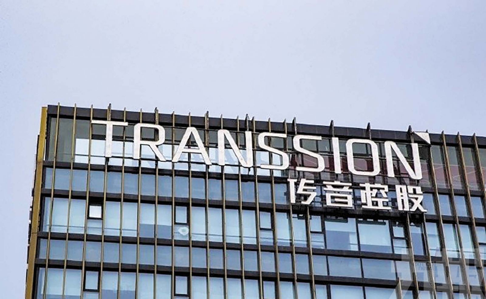 擬集資約10億美元