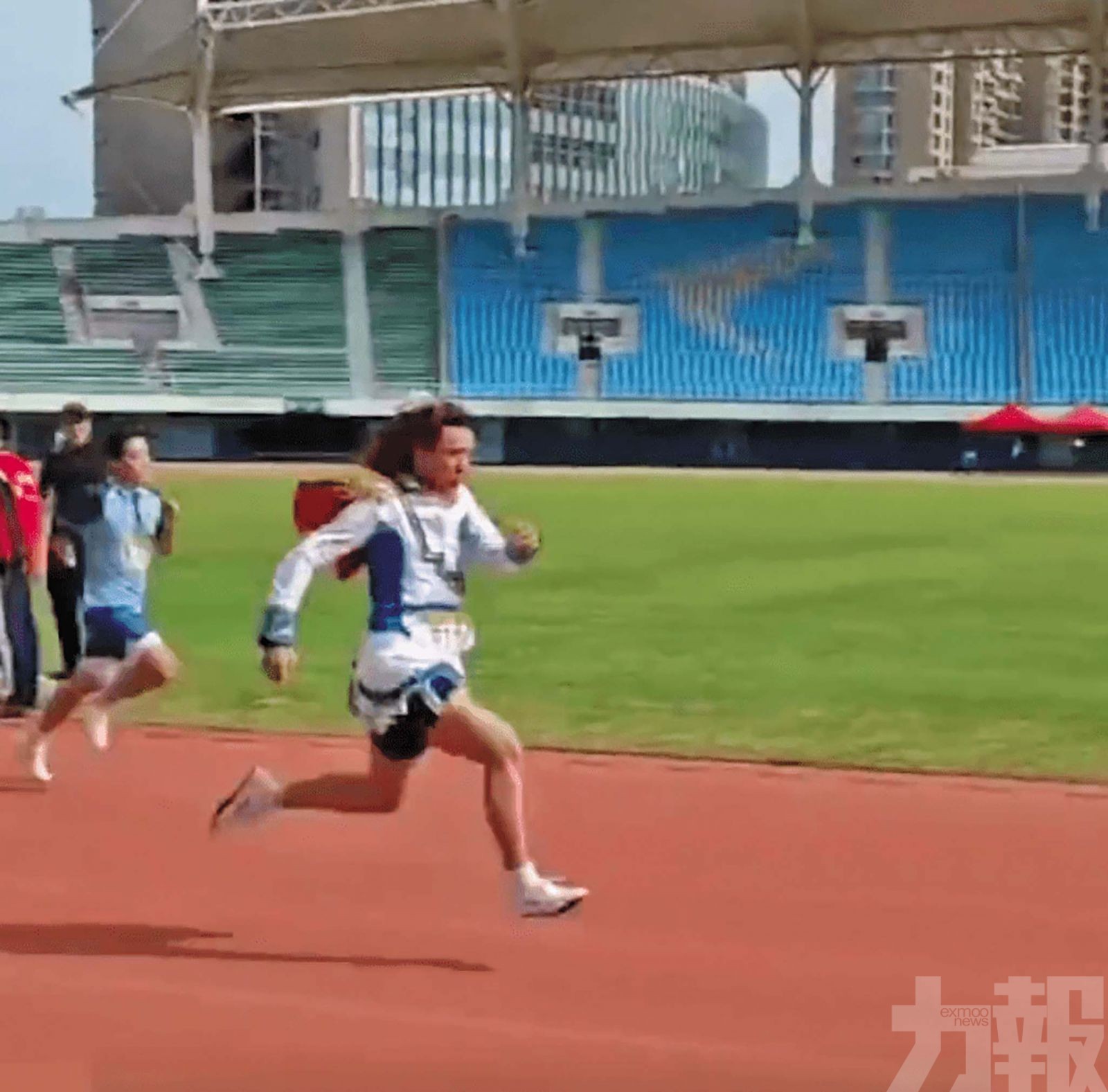 校方稱違反體育精神取消成績