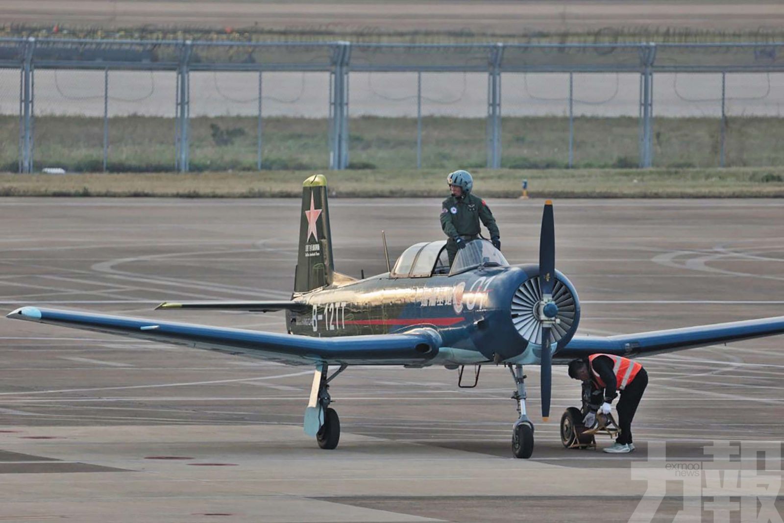 飛行表演隊試飛展現高難度特技