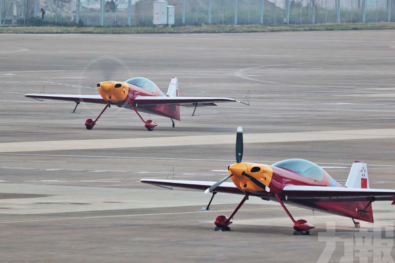 飛行表演隊試飛展現高難度特技