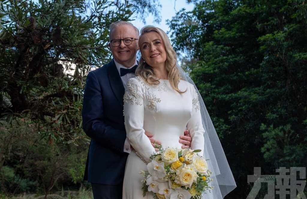 成當地首位任內結婚領導人