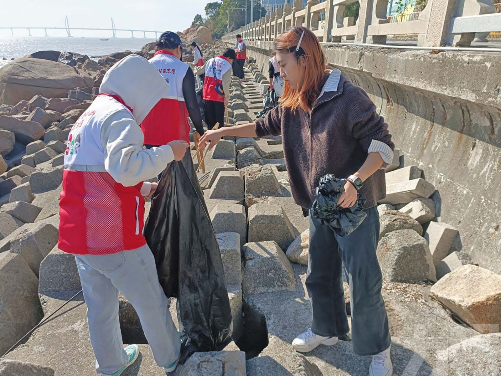 珠海志願者以行動實踐低碳理念