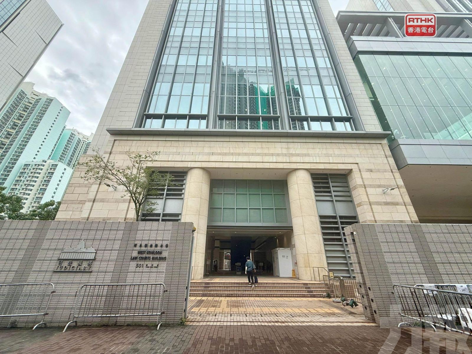 法官裁定三項控罪全部成立