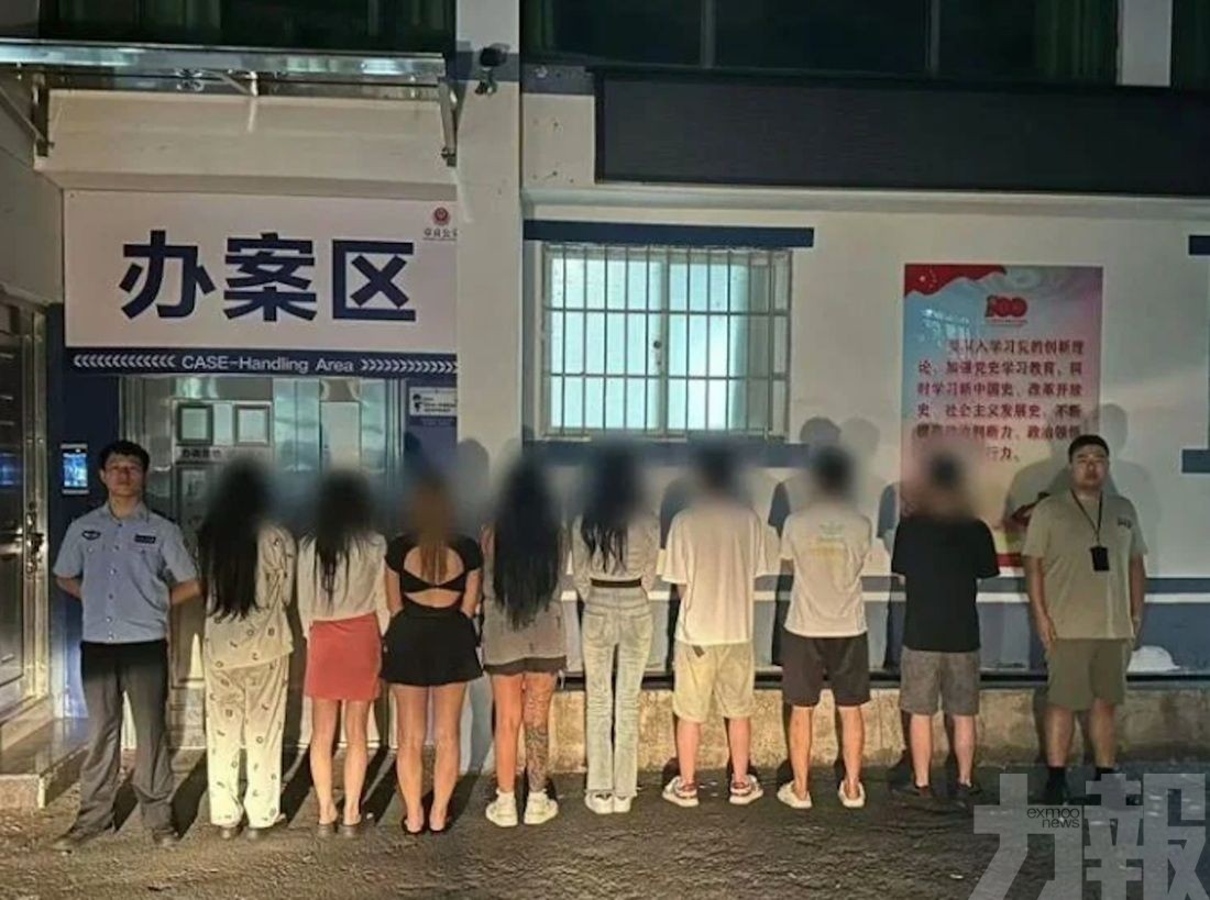 強推陪侍、隔衣摸胸等露骨服務