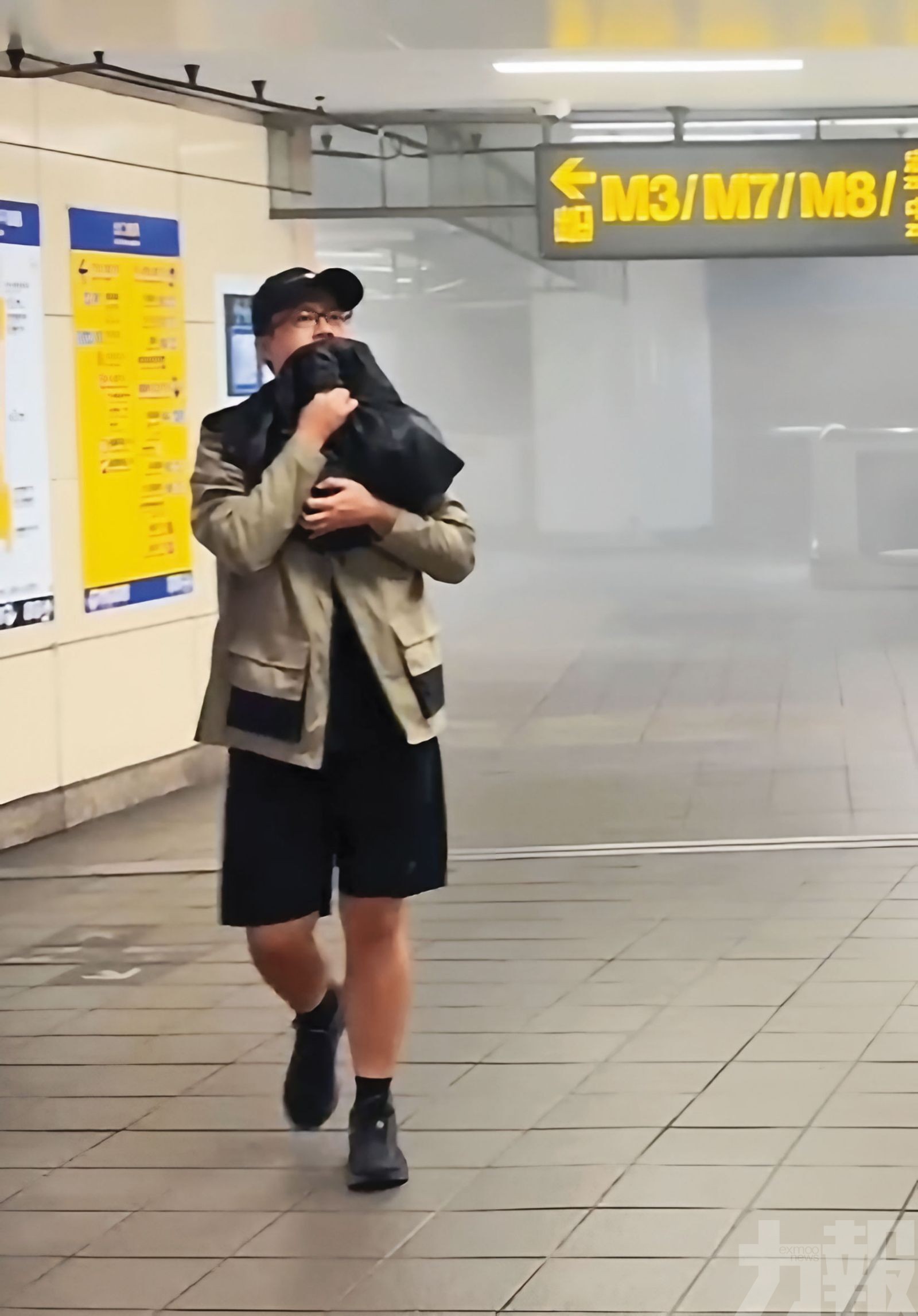 兇嫌父母下跪道歉