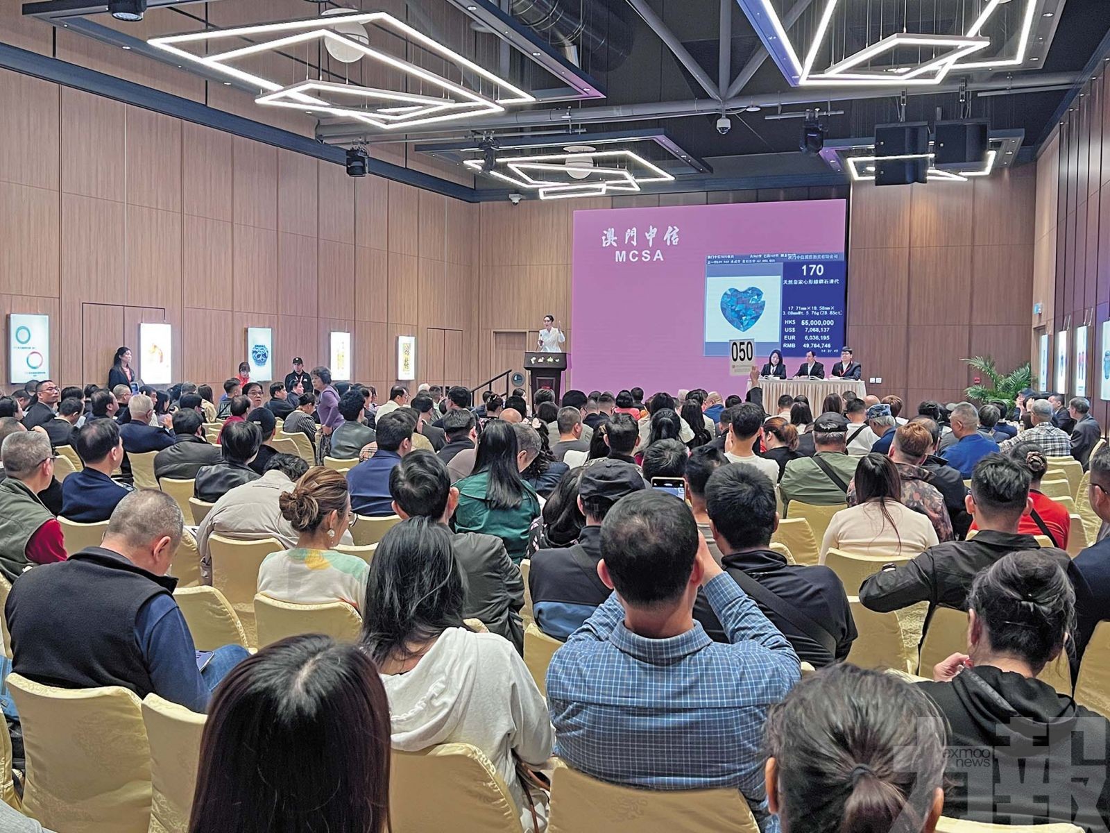 近千珍品競投熱烈