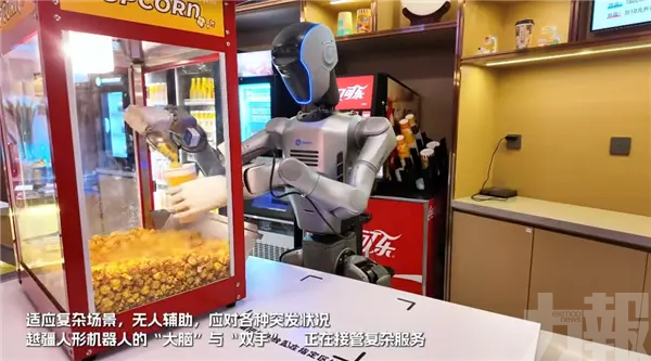 連續工作14小時 售票賣爆谷樣樣通