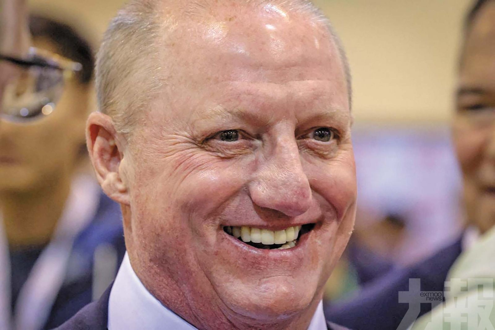 巴菲特每年只領10萬美元