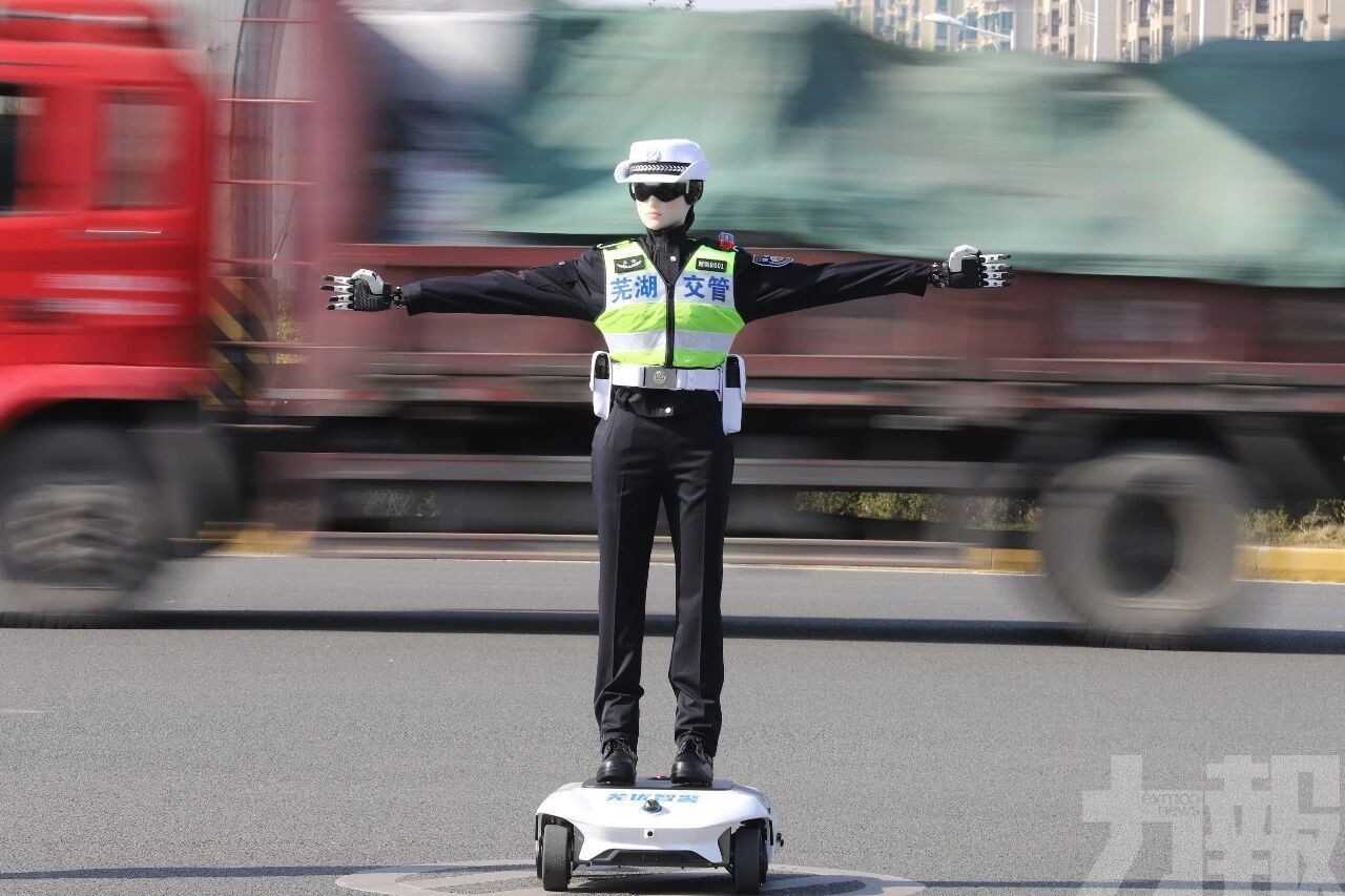 奇瑞墨甲「蕪優」智警蕪湖執勤