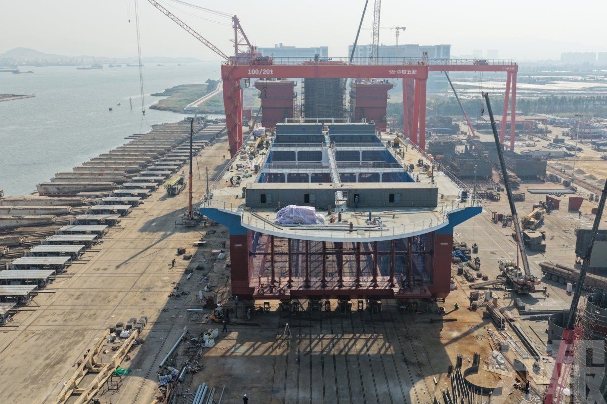 新型桁架平台「珠海琴」下水