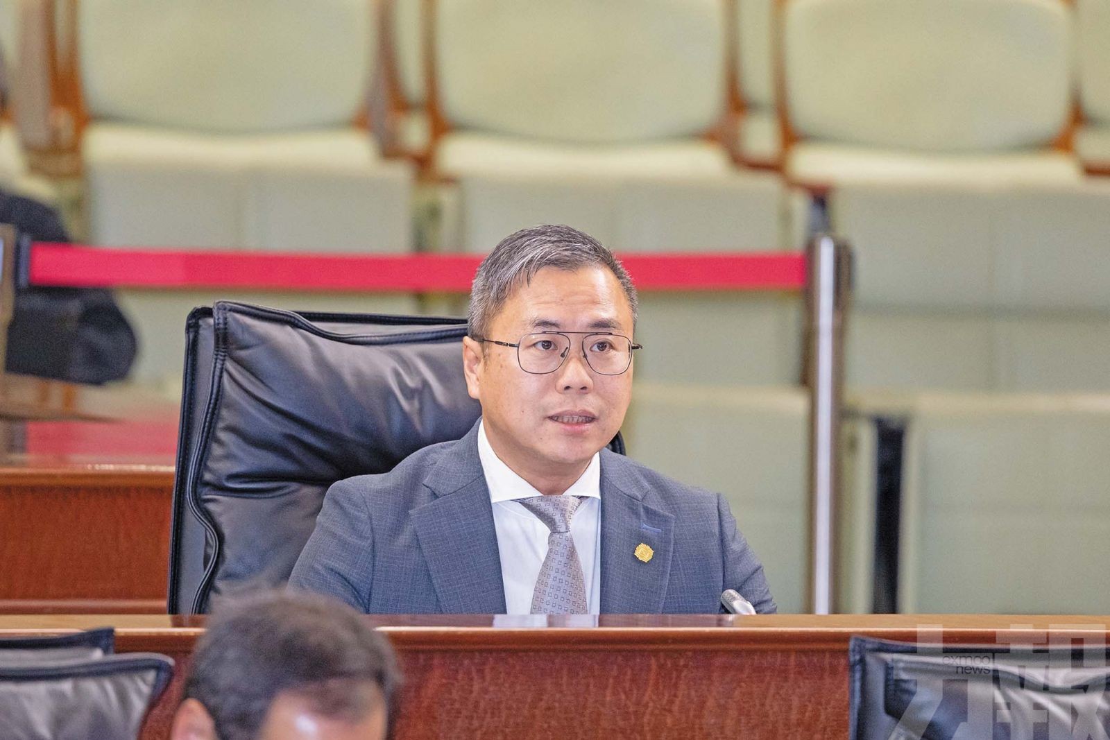 當局：公共工程崗位優先聘本地人