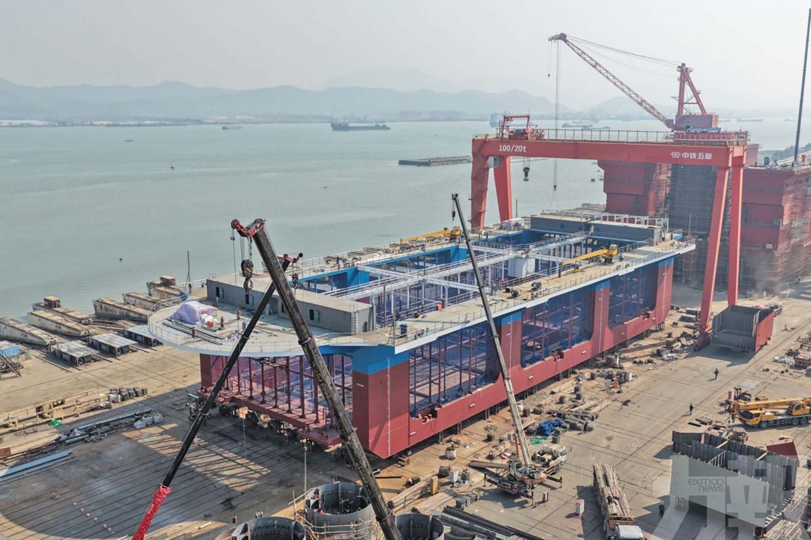 新型桁架平台「珠海琴」下水