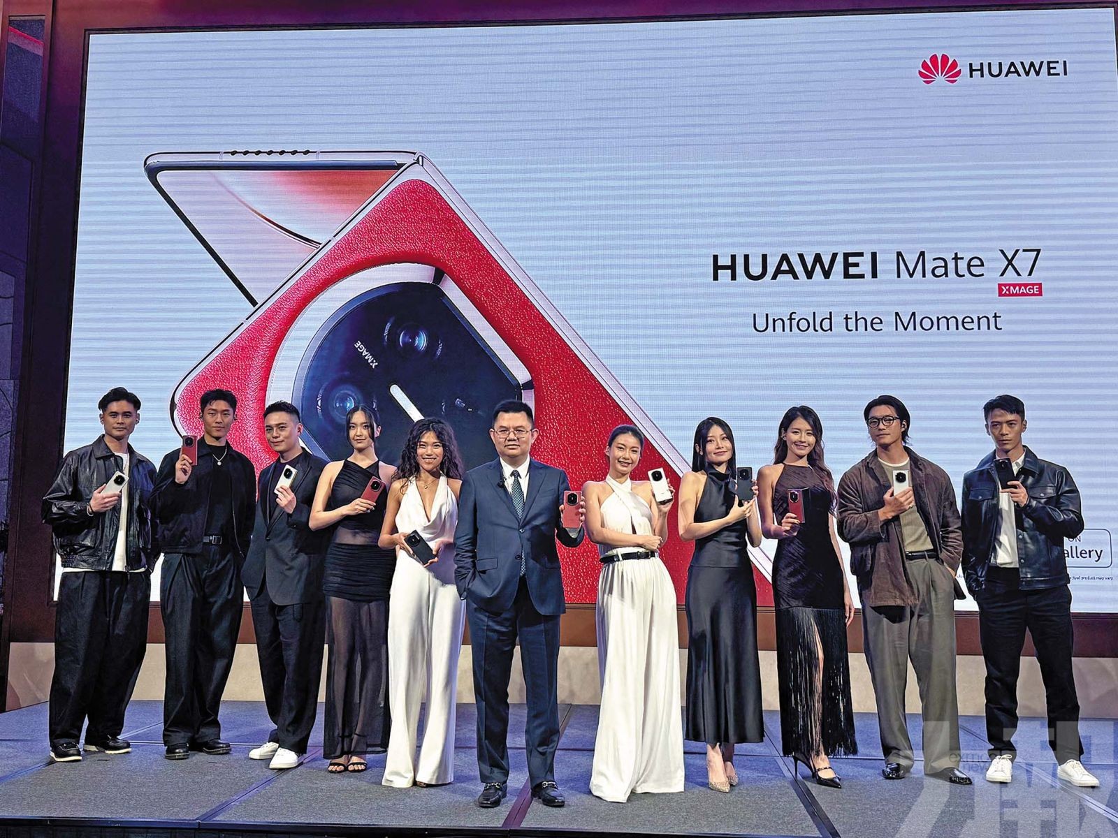 華為再推摺疊屏技術新高度 HUAWEI Mate X7登場