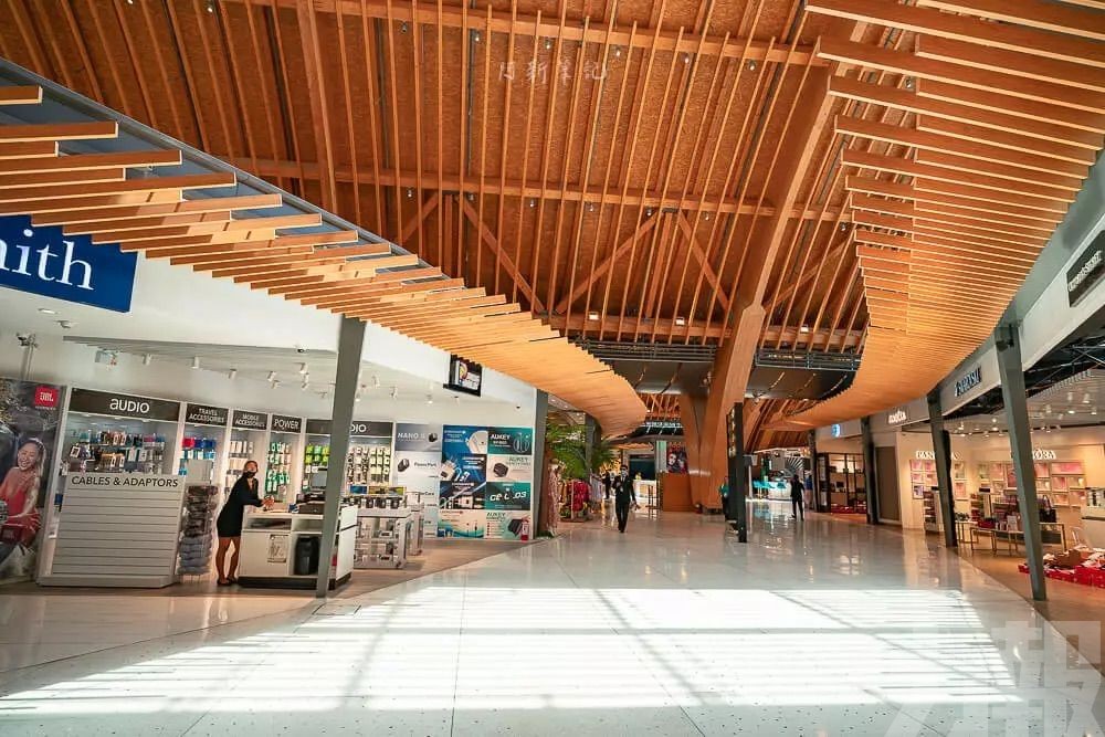 須出示酒店及返程機票證明