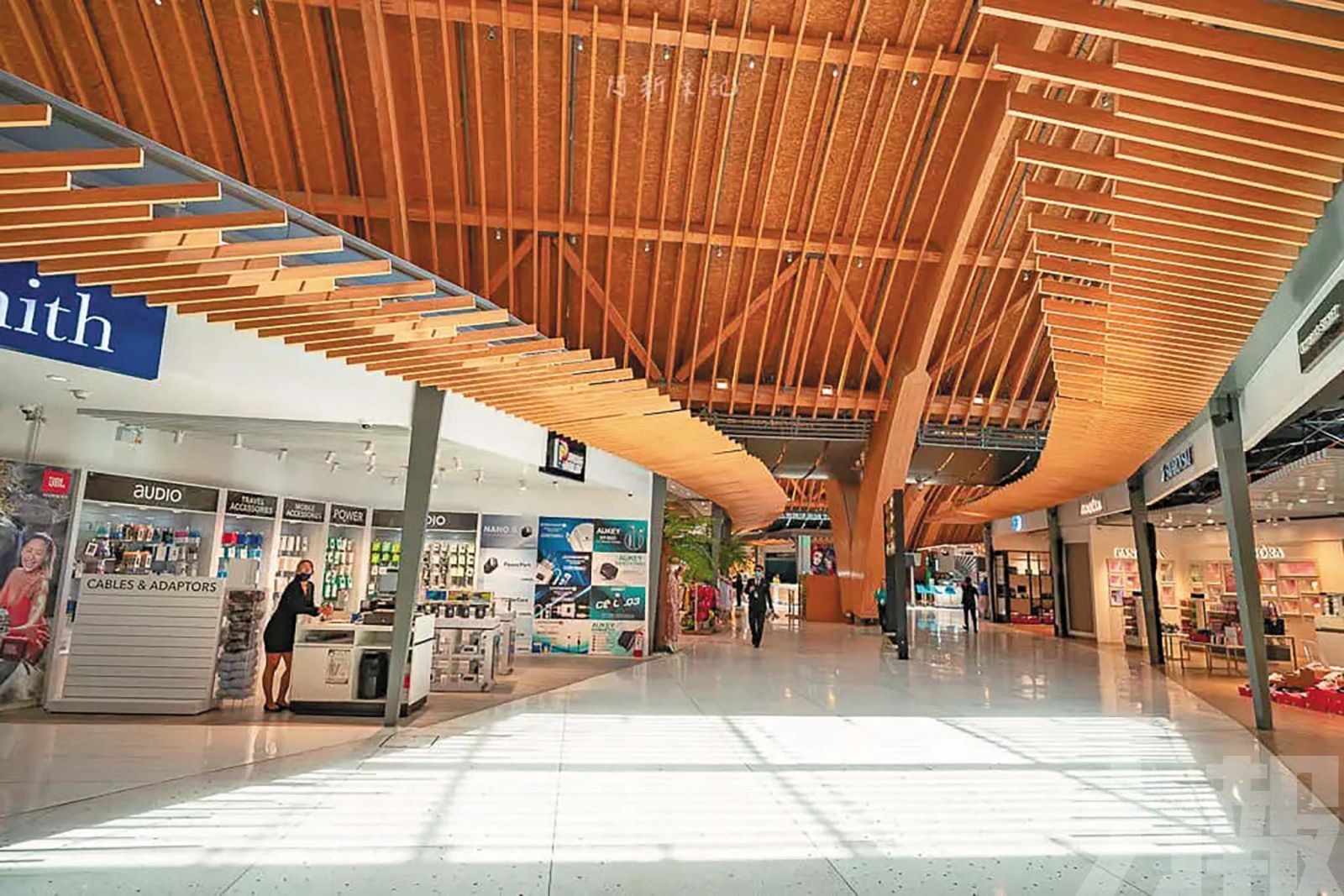 須出示酒店及返程機票證明