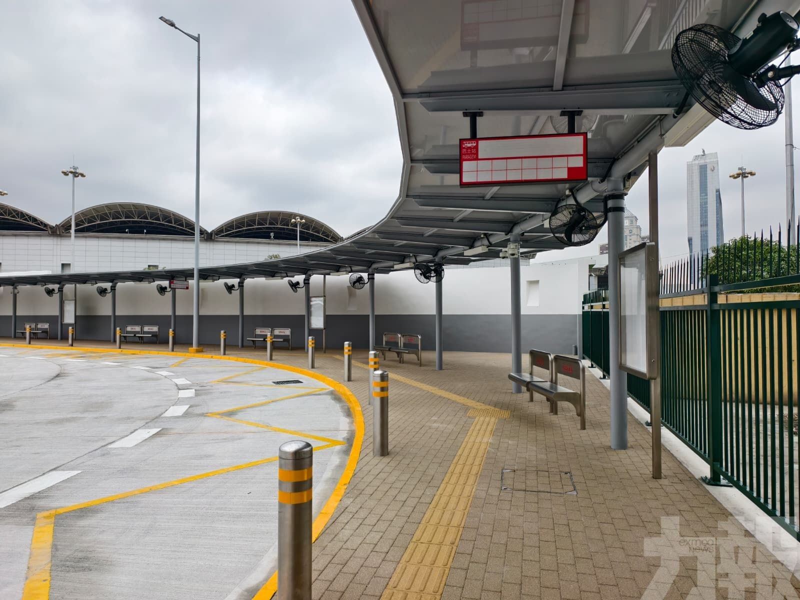 關閘入境車輛須由馬場北大馬路駛往各區