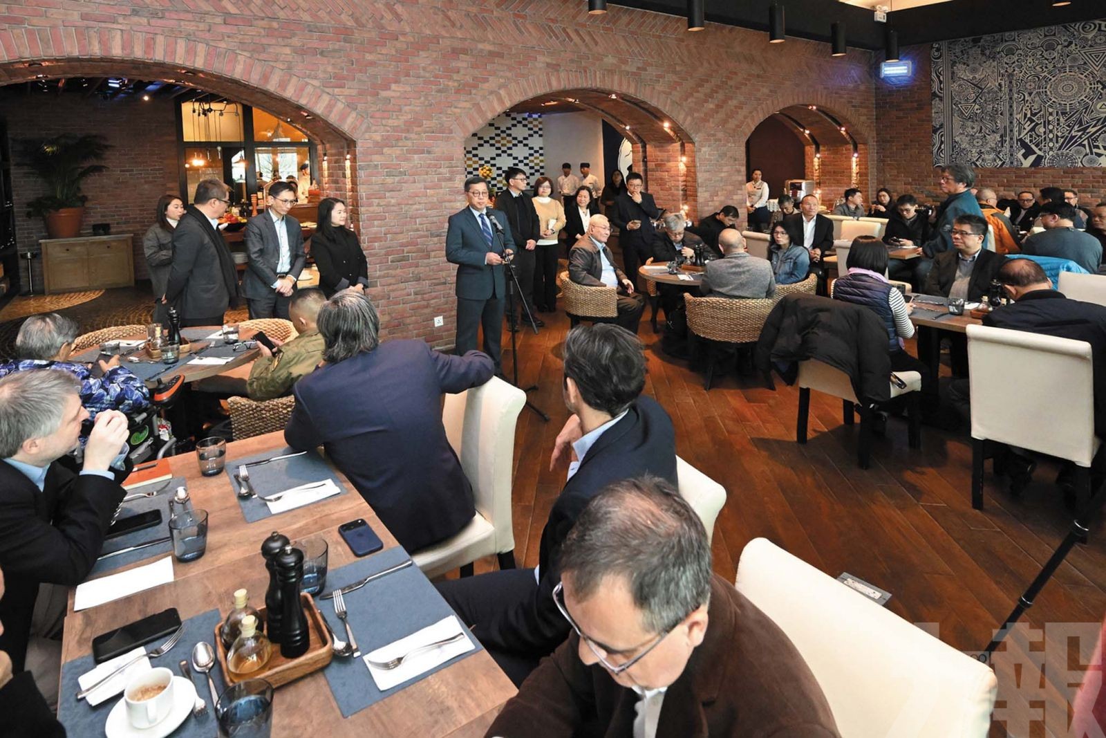 續與傳媒保持良好溝通