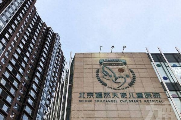 李亞鵬謝網民助嫣然醫院解困