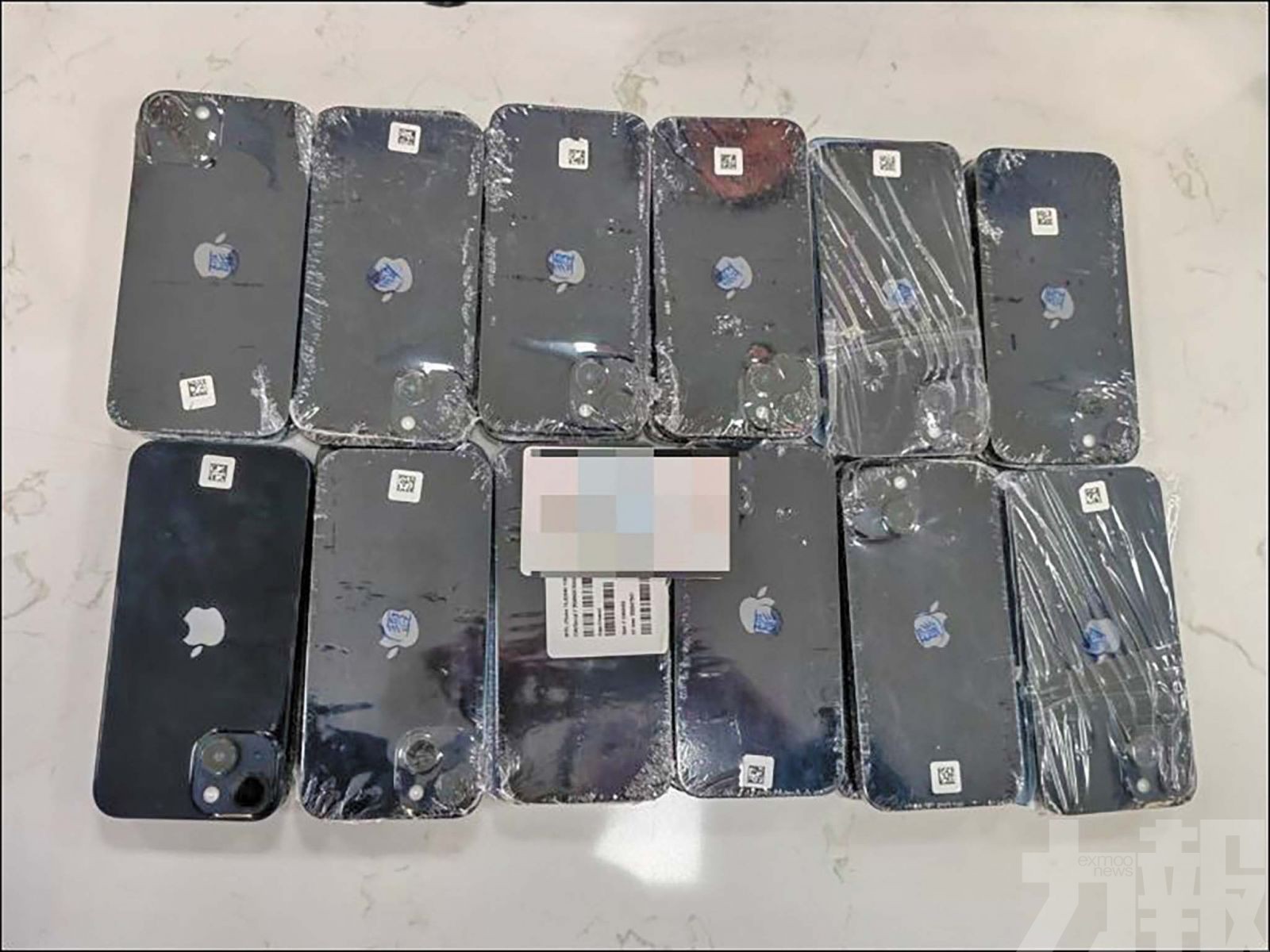 車尾箱暗格藏24台手機