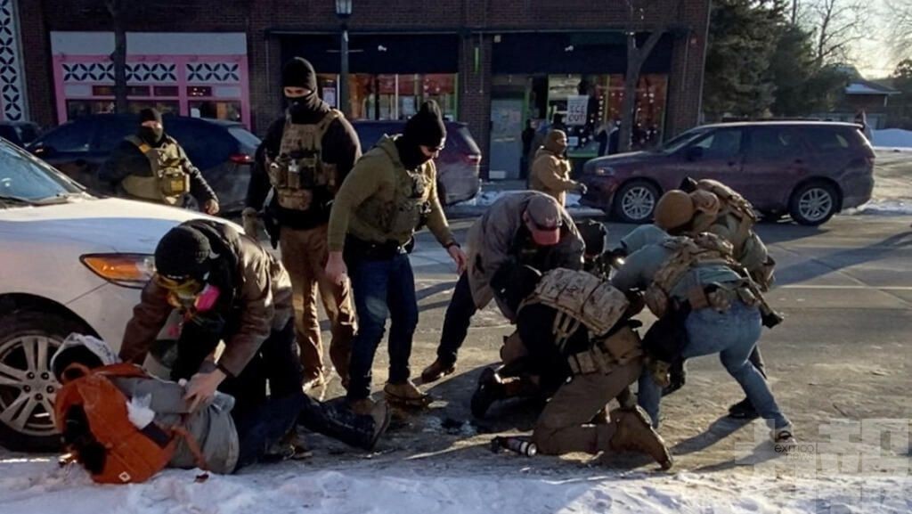 克林頓籲民眾挺身抗議