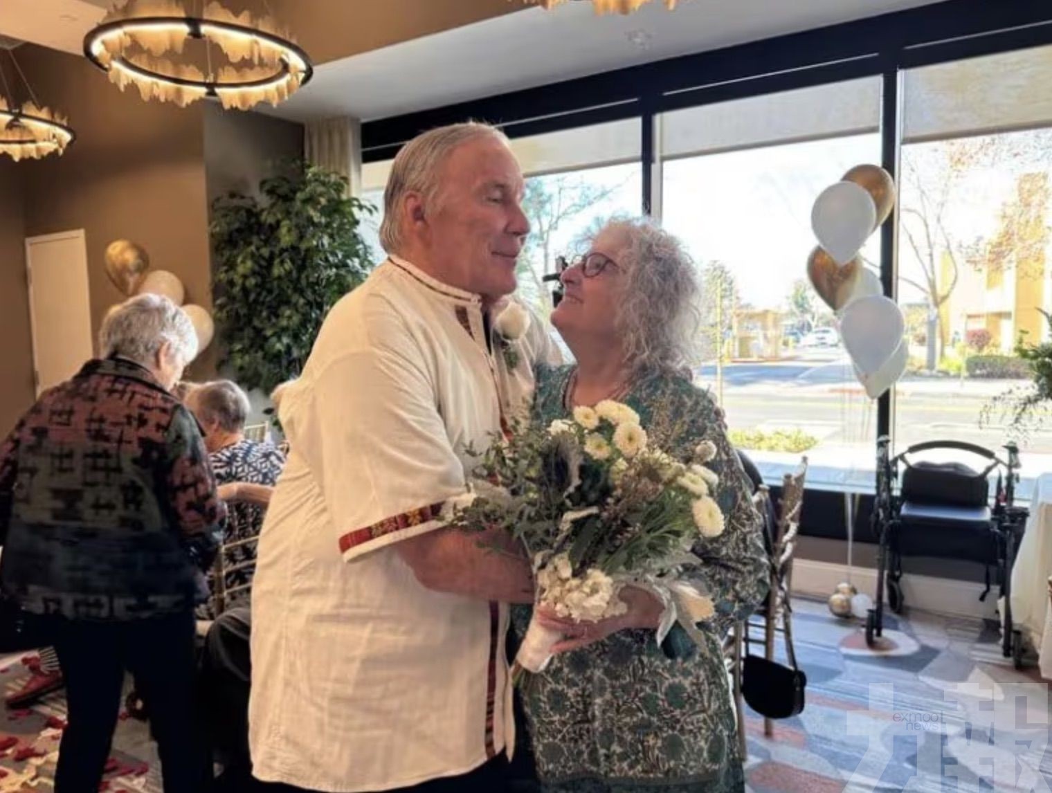 失智翁向結髮39年妻求婚成功