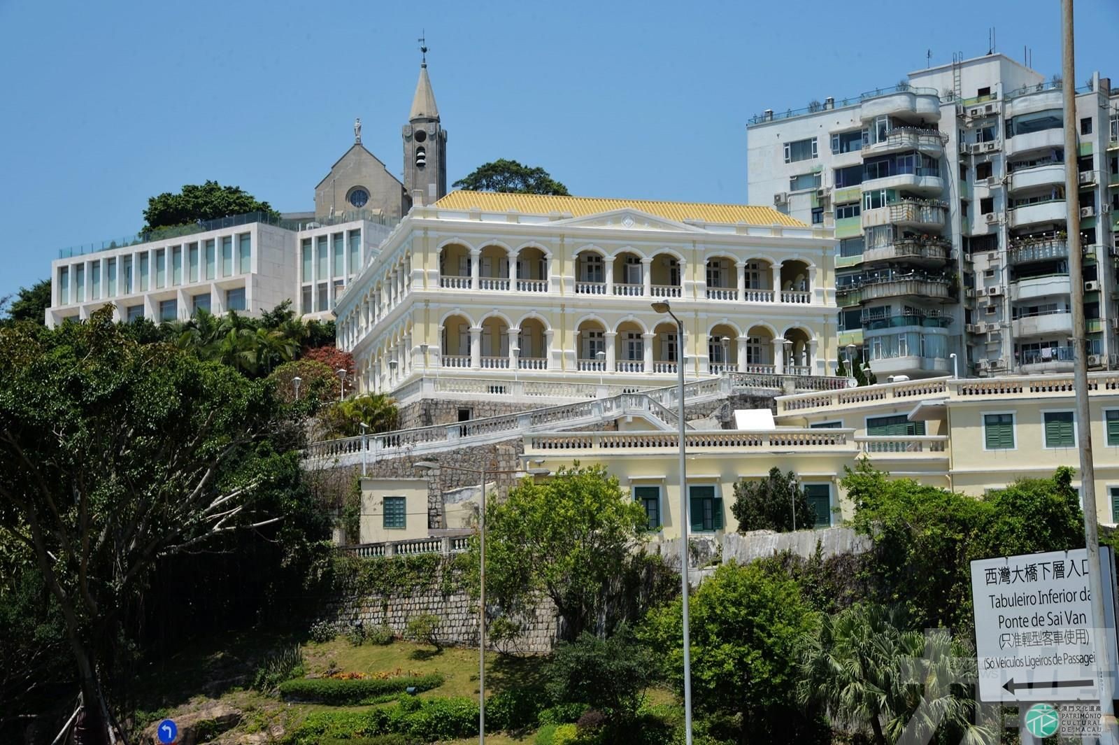 同步展出本地藝術家十件力作