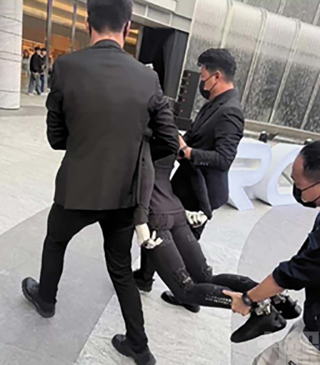 何小鵬：就像孩子學走路