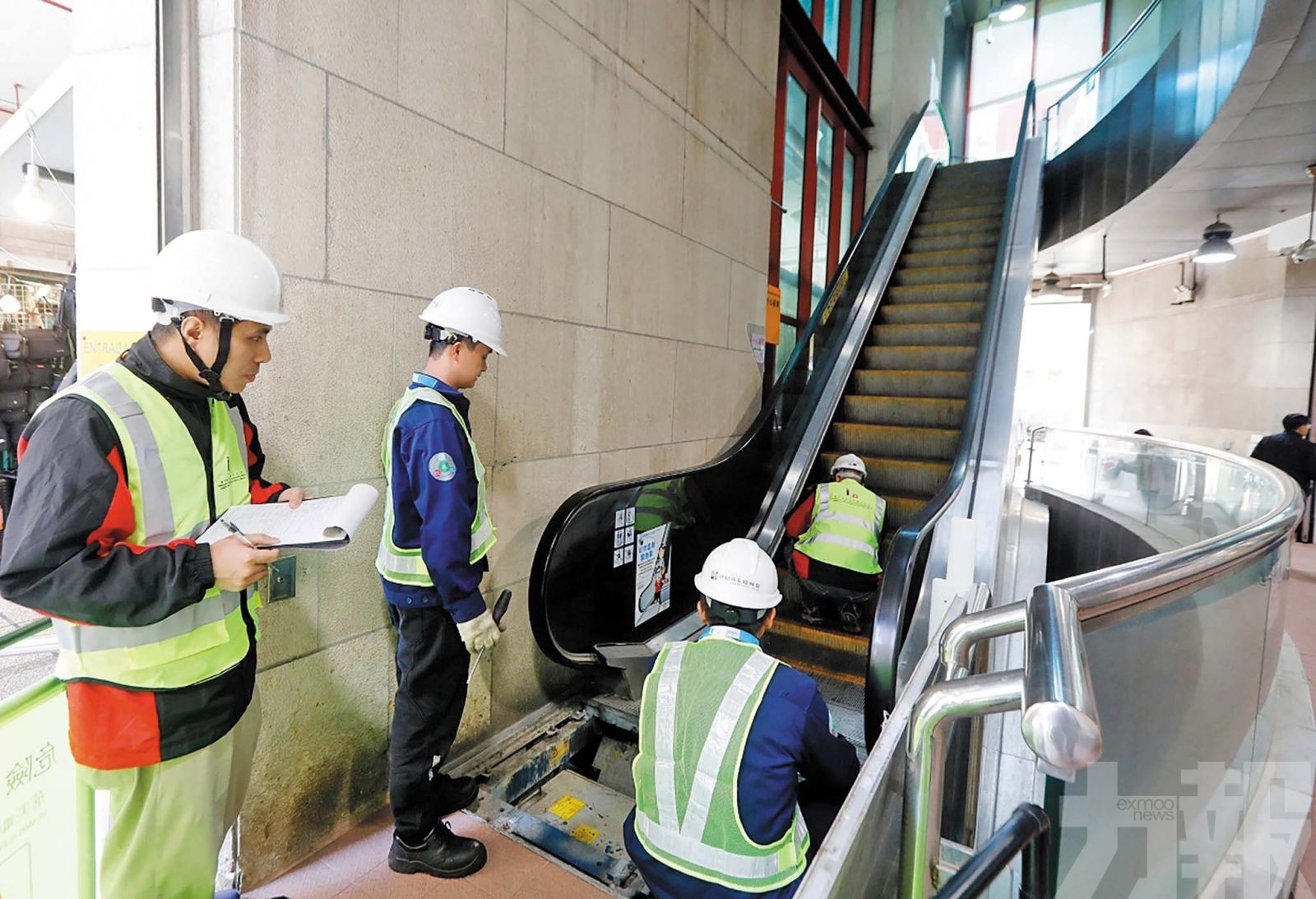 兩升降機逾期未檢遭罰八萬元