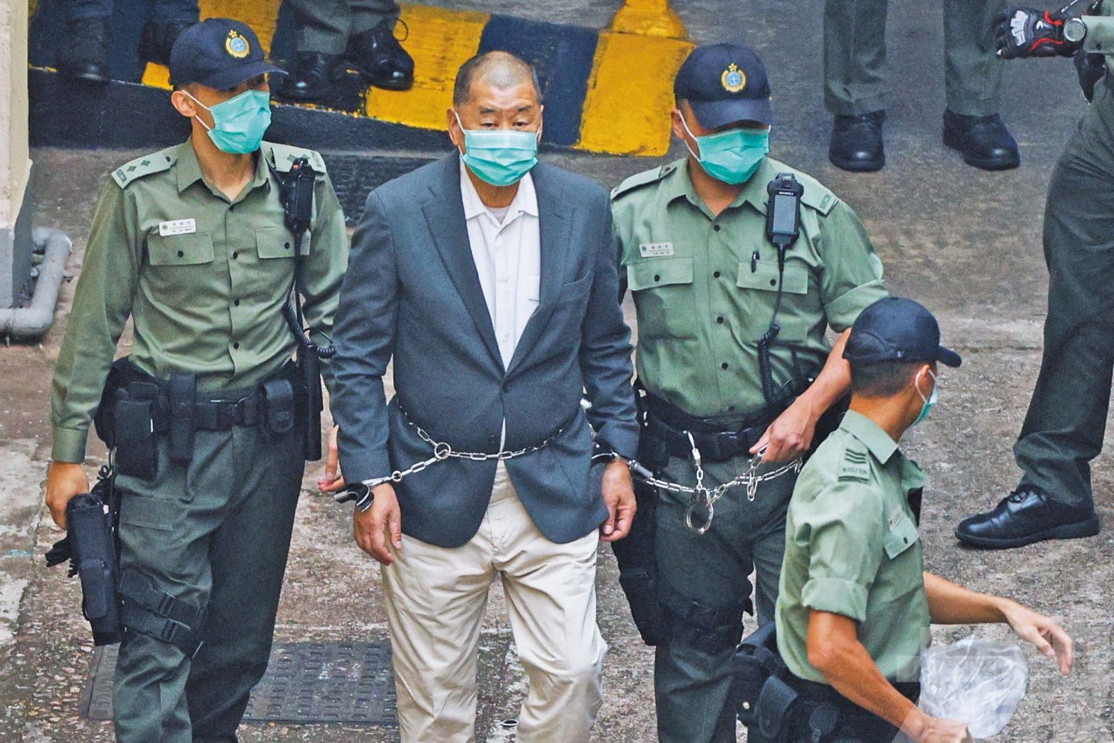 黎智英違國安法判監20年