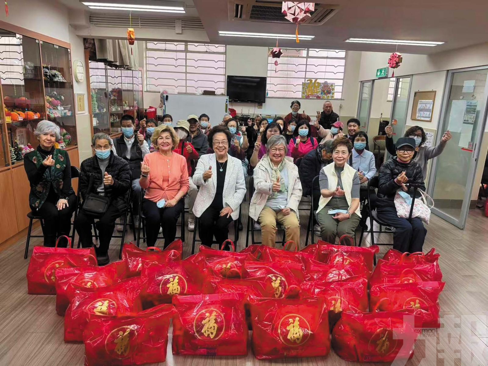 母親會向弱勢社群贈福包傳關懷