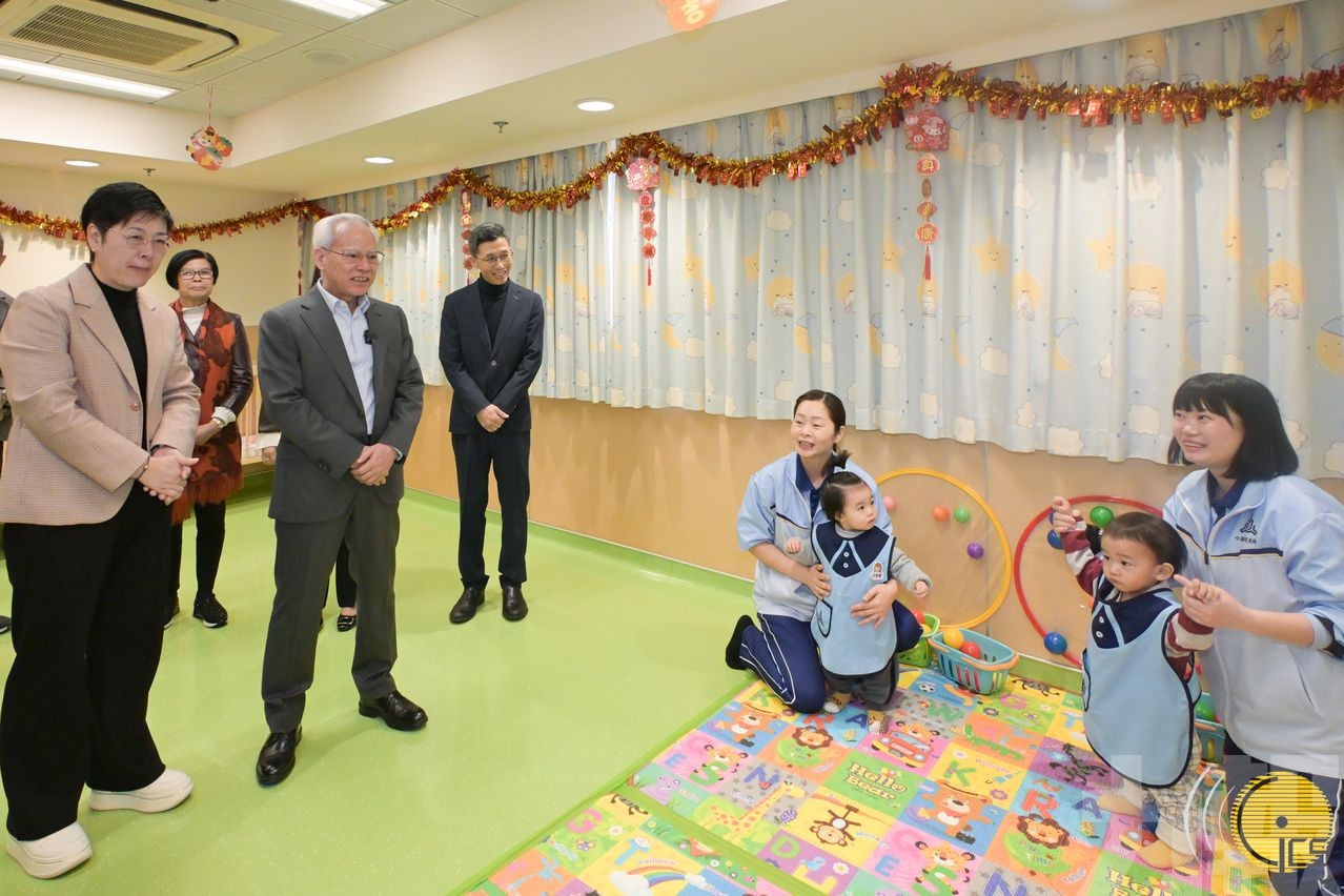 ​岑浩輝探訪社服設施　