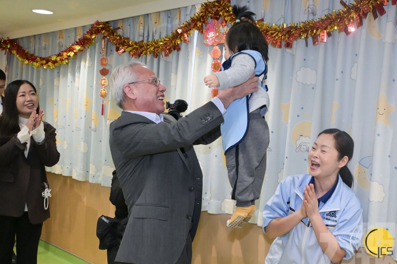 ​岑浩輝探訪社服設施　