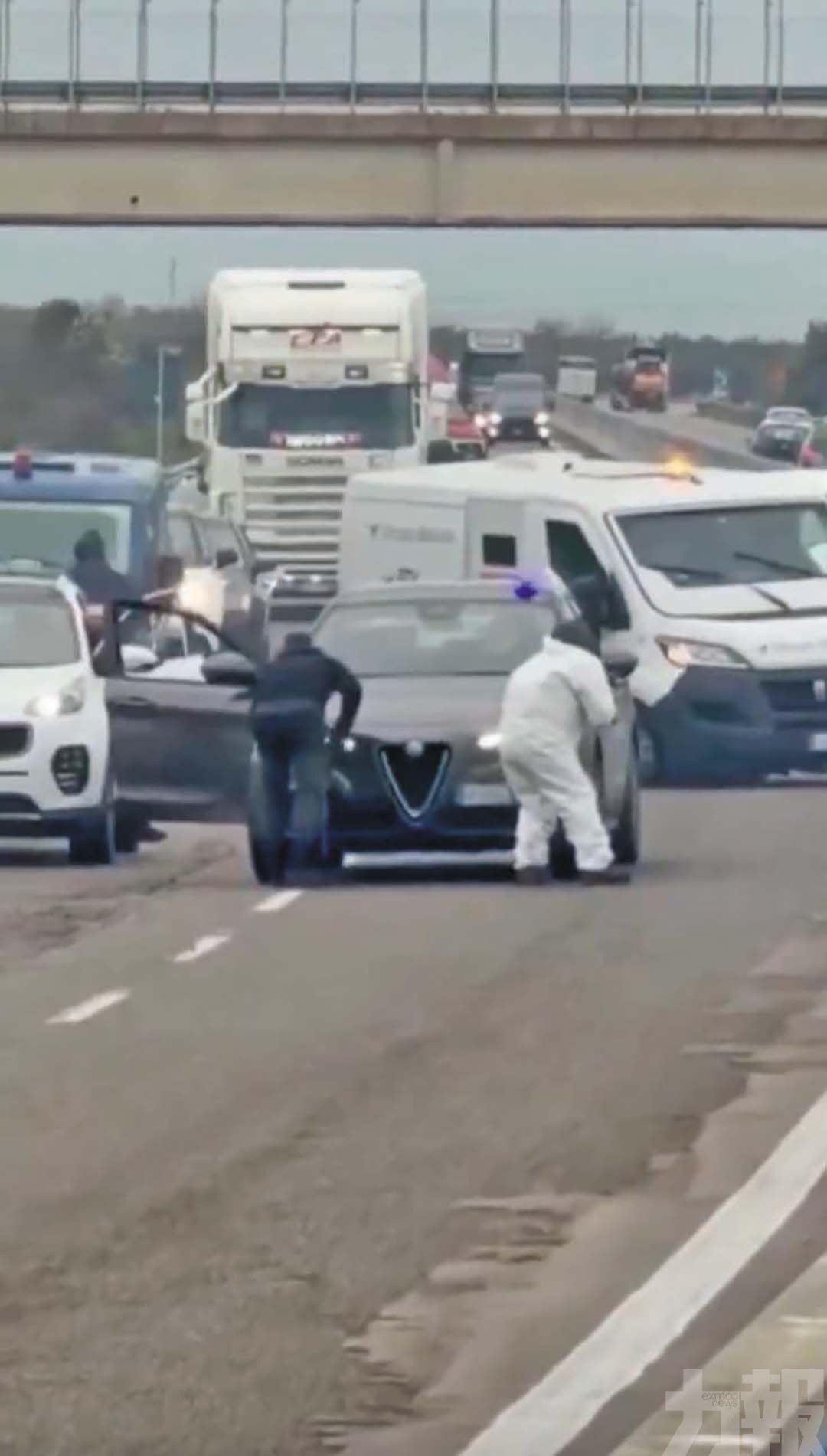 意悍匪高速劫解款車 縱火封路炸車門與憲兵激戰