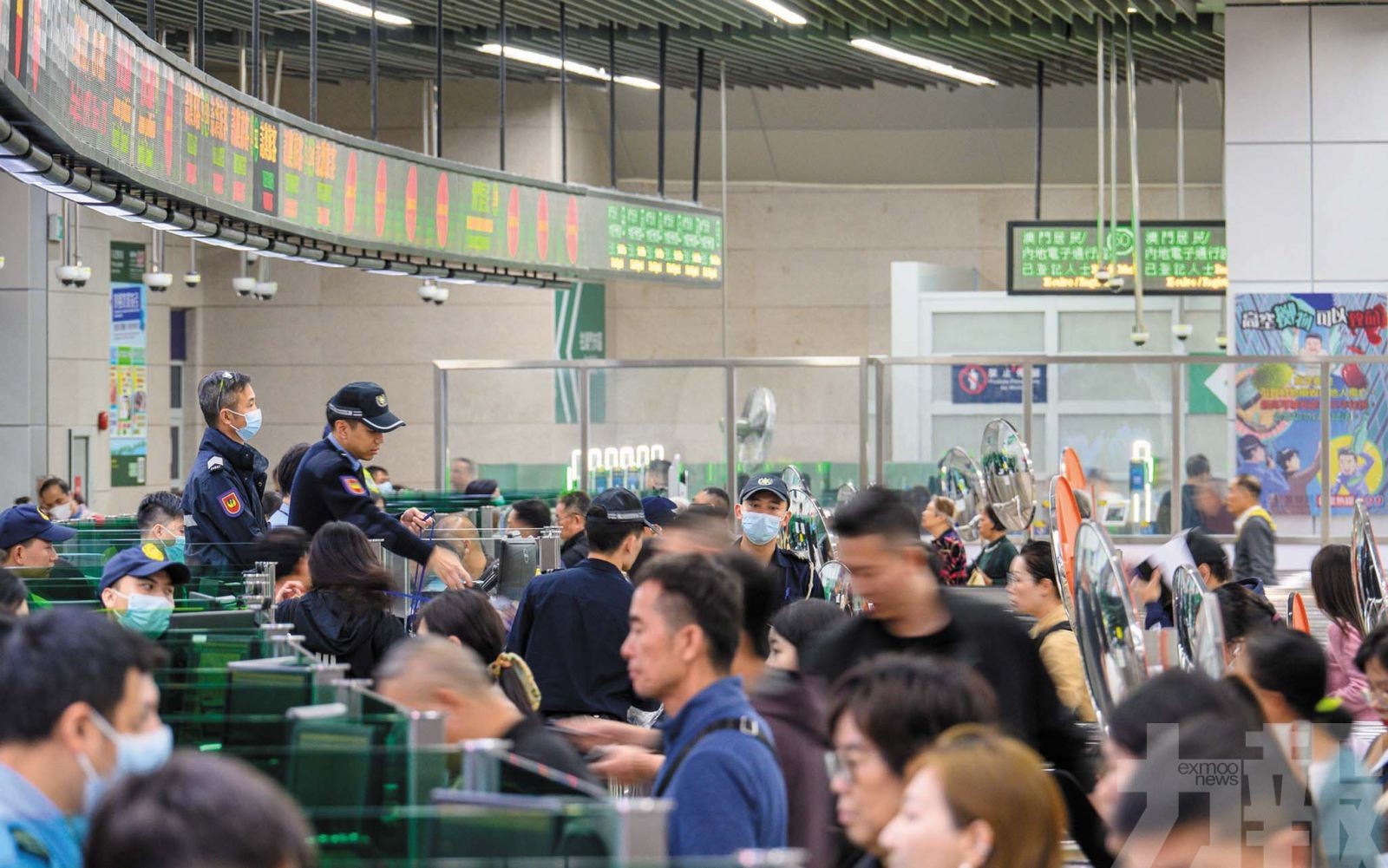 年初三出入境高峰或超78萬人次