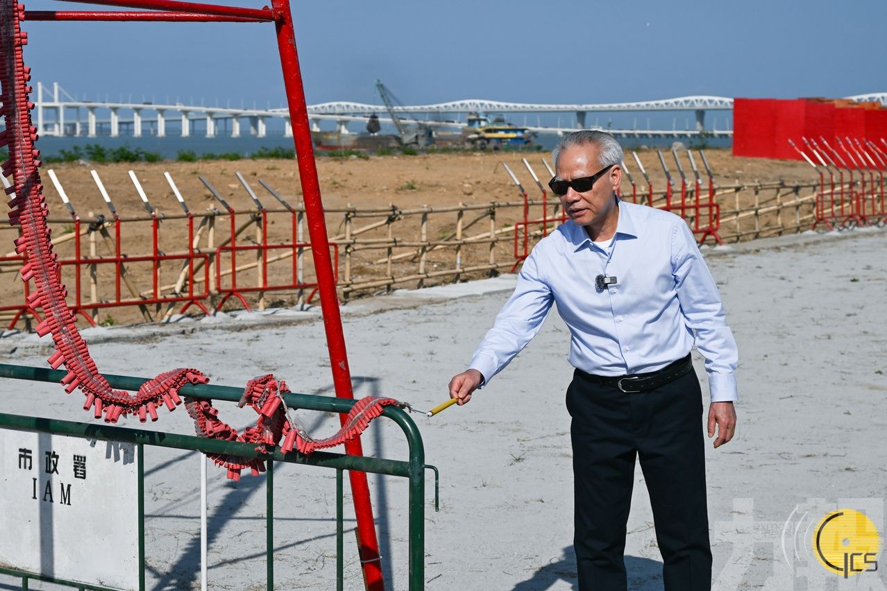 ​岑浩輝走訪年宵市場及爆竹燃放區