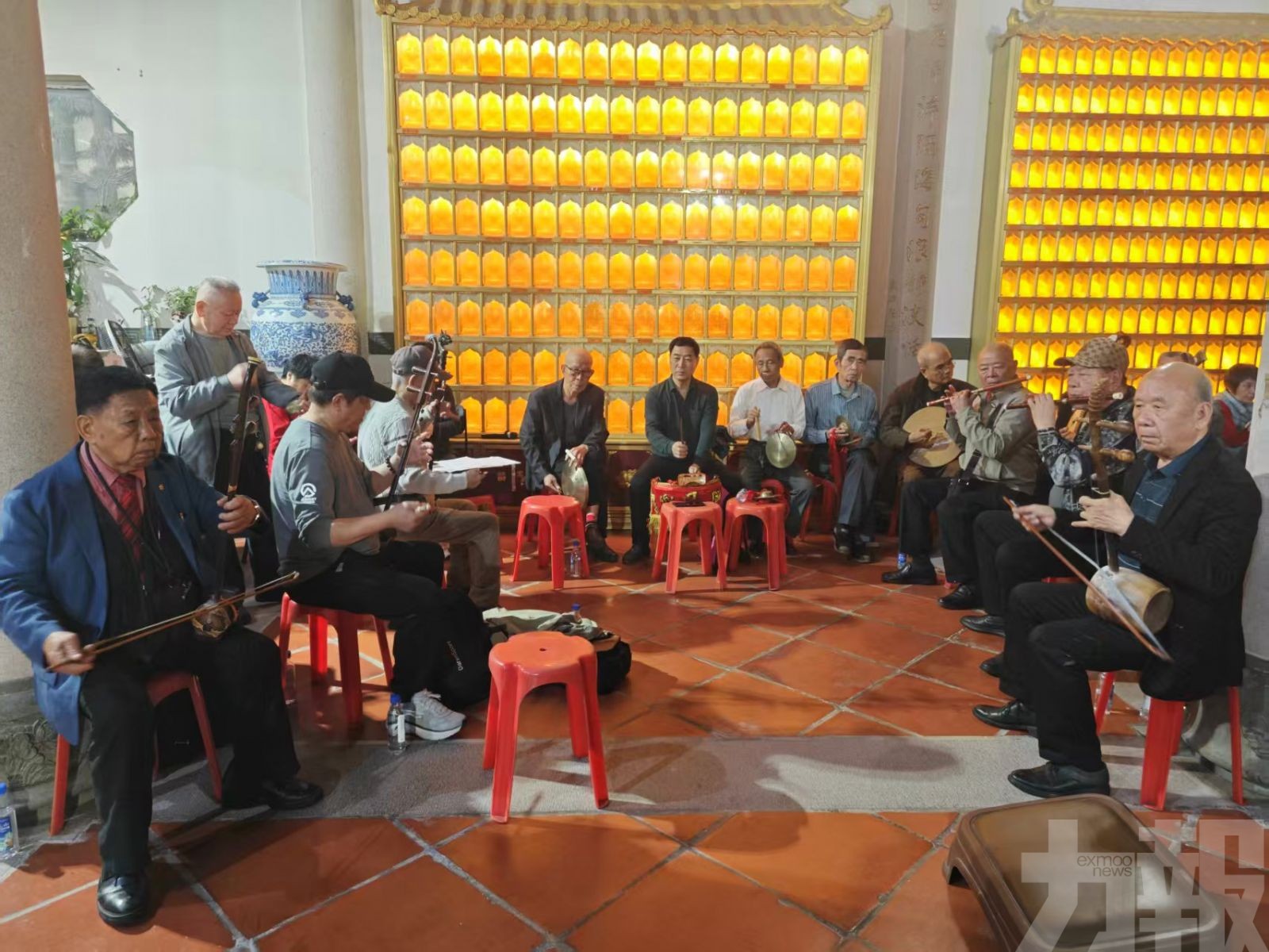 善信深夜湧至澳門媽祖文化村上頭炷香祈福