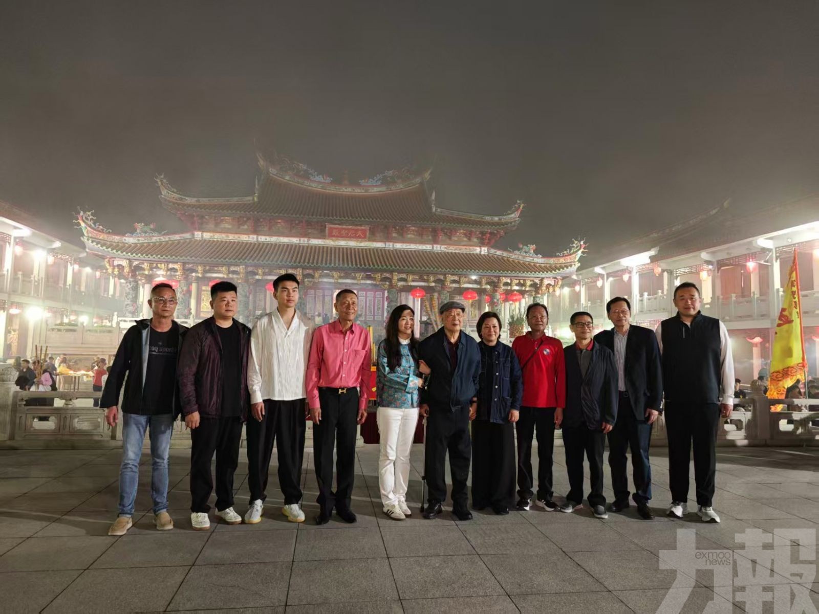 善信深夜湧至澳門媽祖文化村上頭炷香祈福