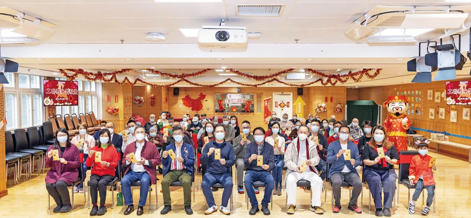 向院友送新春禮物共慶佳節