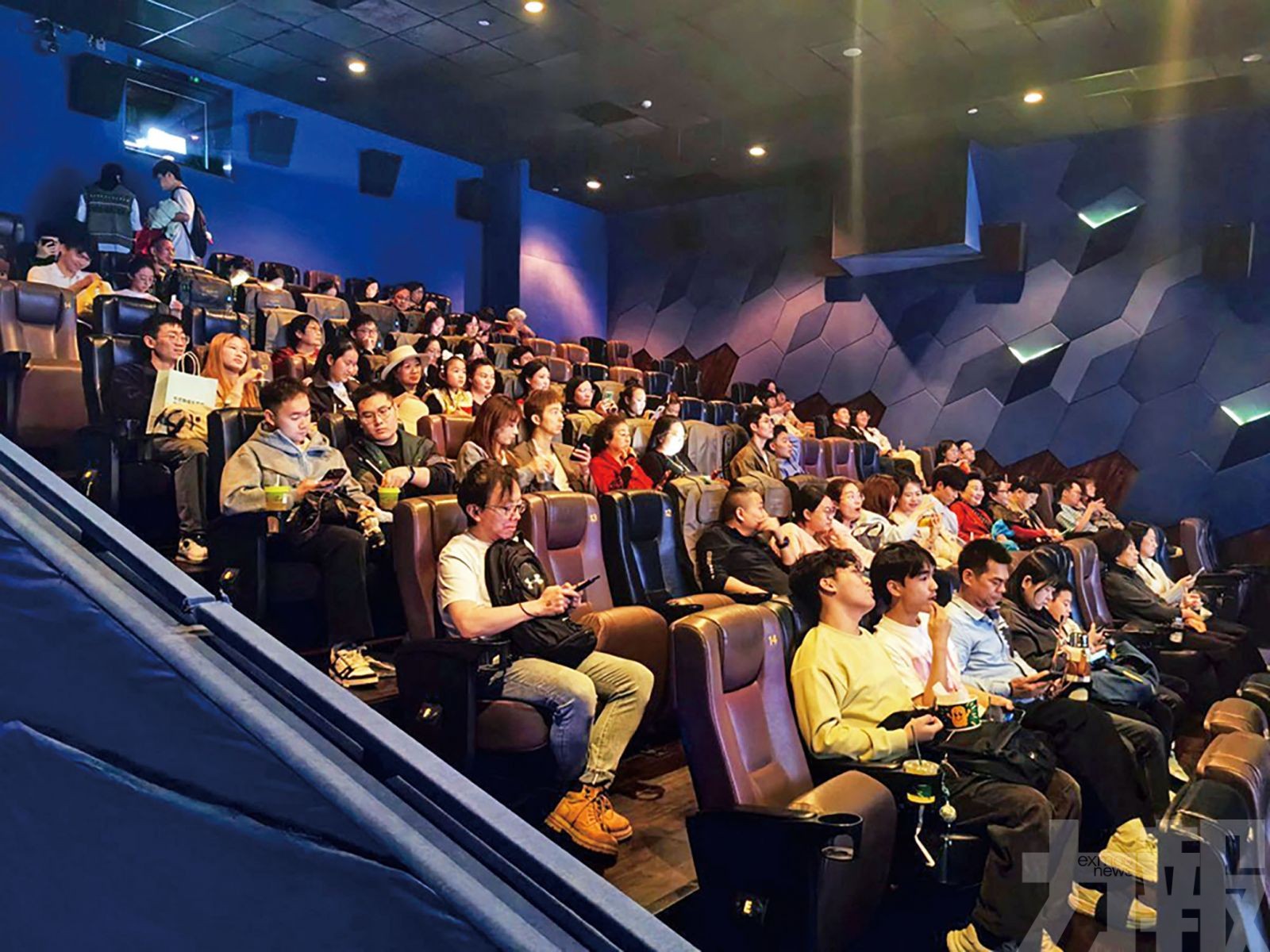 港澳客跨境捧場