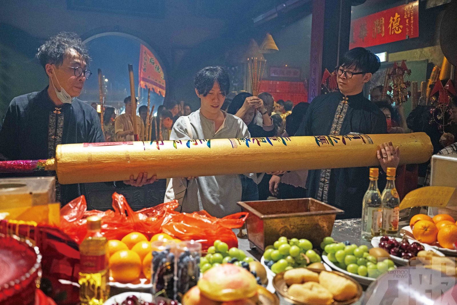 人潮如鯽祈馬年興旺