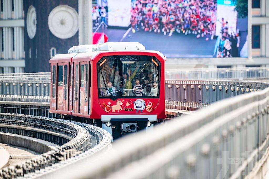 全新主題列車登場賀馬年