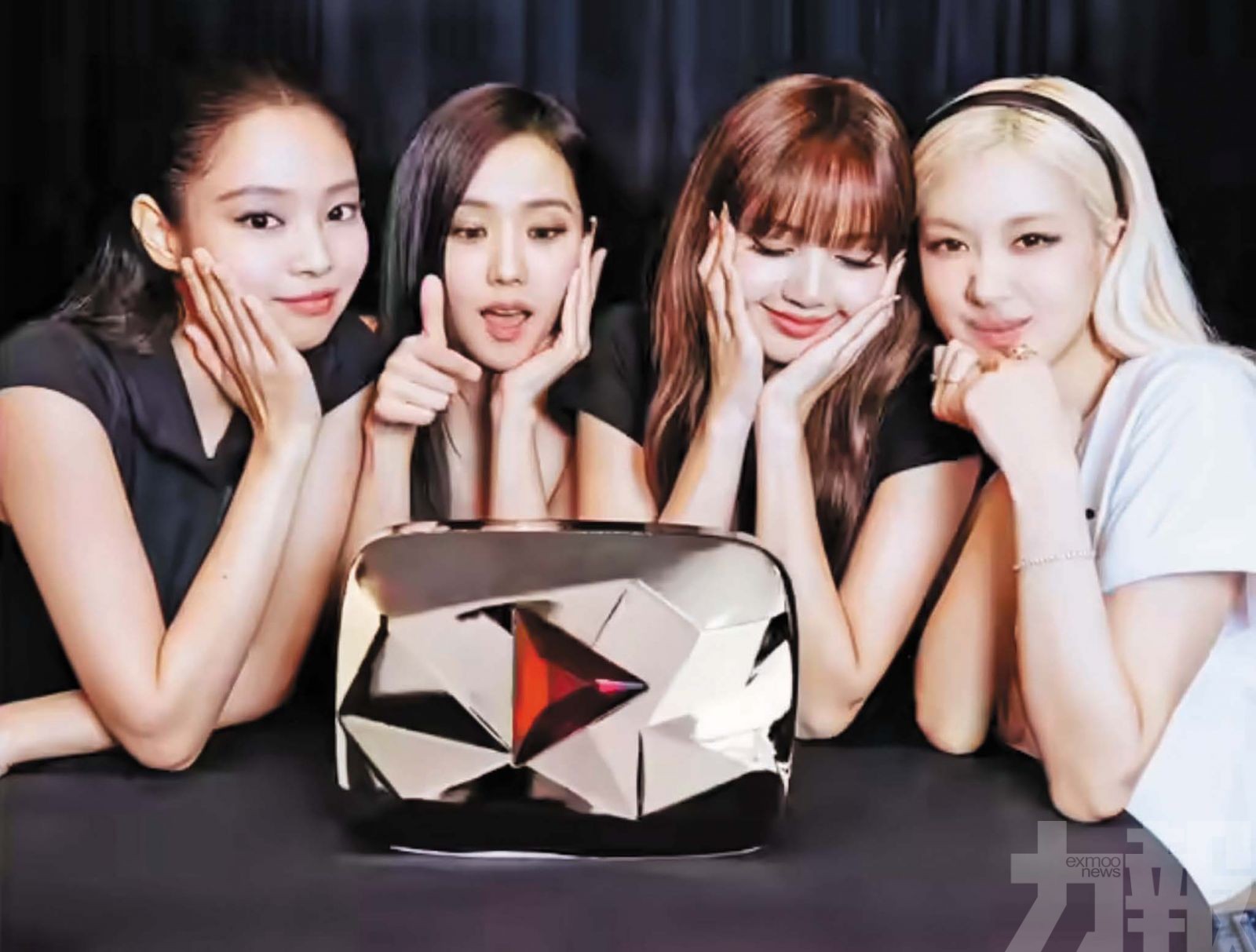 成首支獲「紅色鑽石按鈕」藝人團體