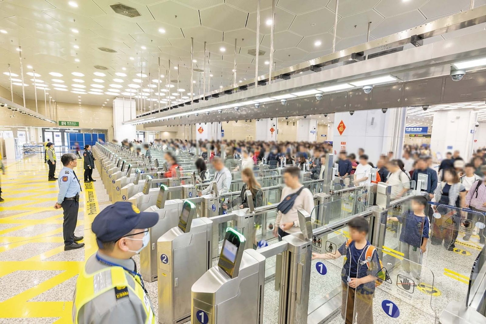 日均逾61萬人次通關增7.9%